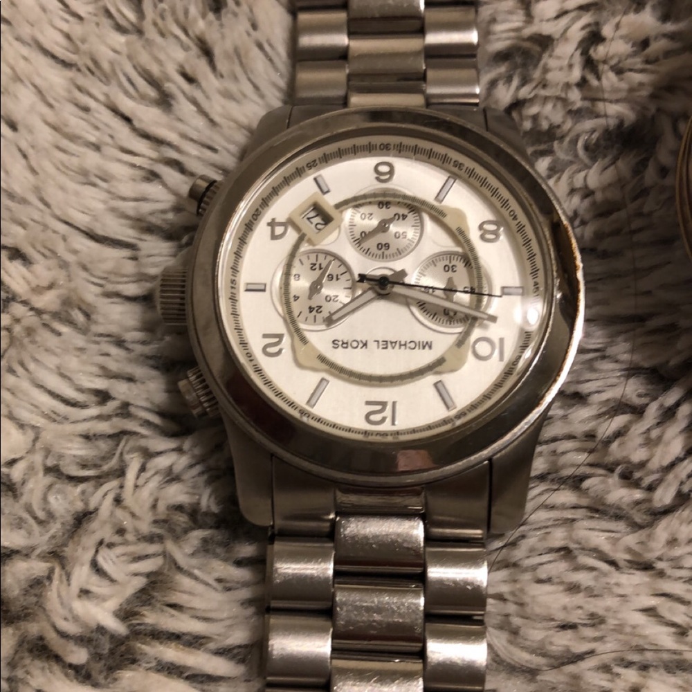 Boyfriends watch